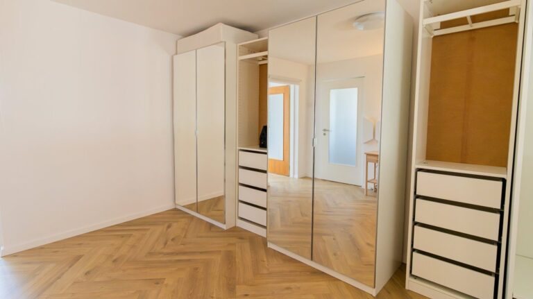Casa din Pleașa — dormitorul principal după renovare | Reno Haus