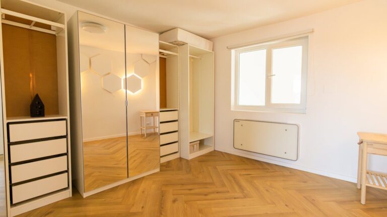 Casa din Pleașa — dormitorul principal după renovare | Reno Haus