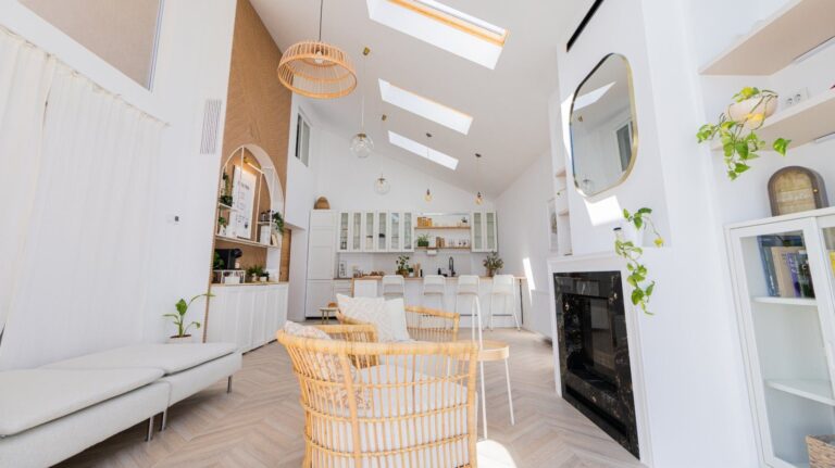 Casa din Pleașa — livingul open-space după renovare | Reno Haus
