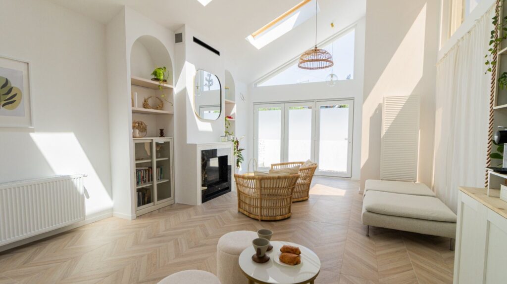 Casa din Pleașa — livingul open-space după renovare | Reno Haus