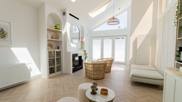 Casa din Pleașa — livingul open-space după renovare | Reno Haus