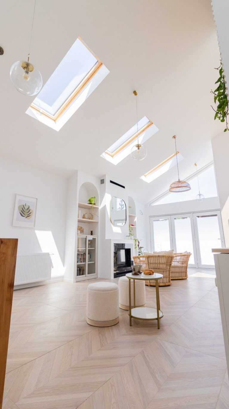 Casa din Pleașa — livingul open-space după renovare | Reno Haus