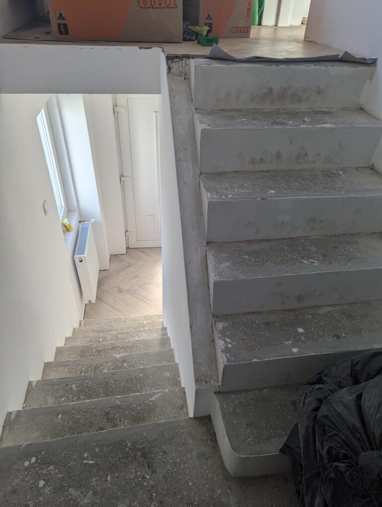 Casa din Pleașa — casa scării în timpul lucrărilor | Reno Haus