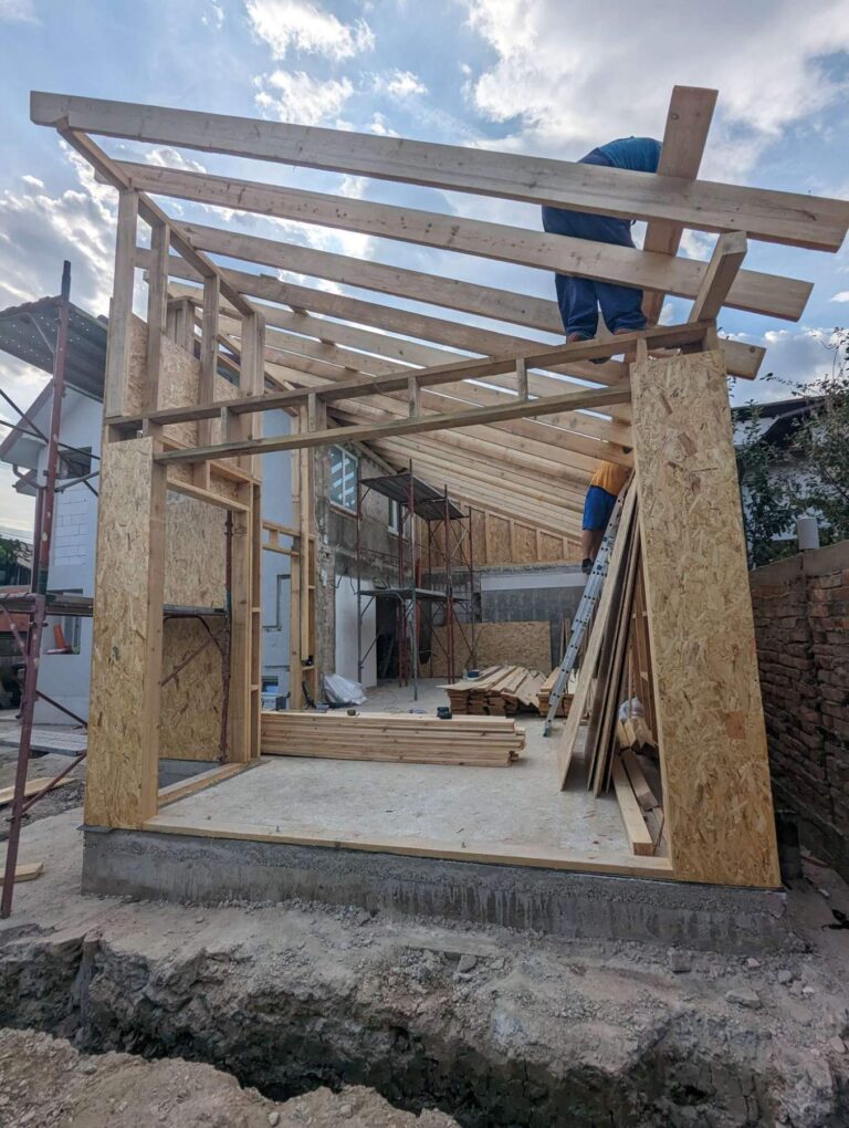 Casa din Pleașa — structura casei și echipa Reno Haus în timpul lucrărilor